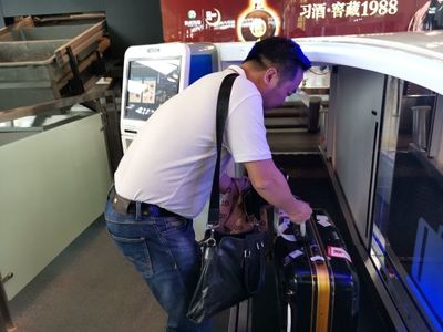 東航在白云機場T1航站樓推自助行李托運服務